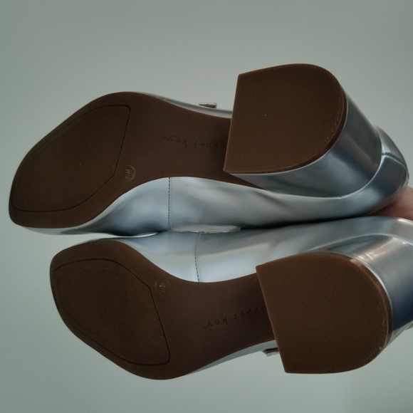 Copper Key Tinsel Patent Mary Jane Pumps in silver - Picture 7 of 12